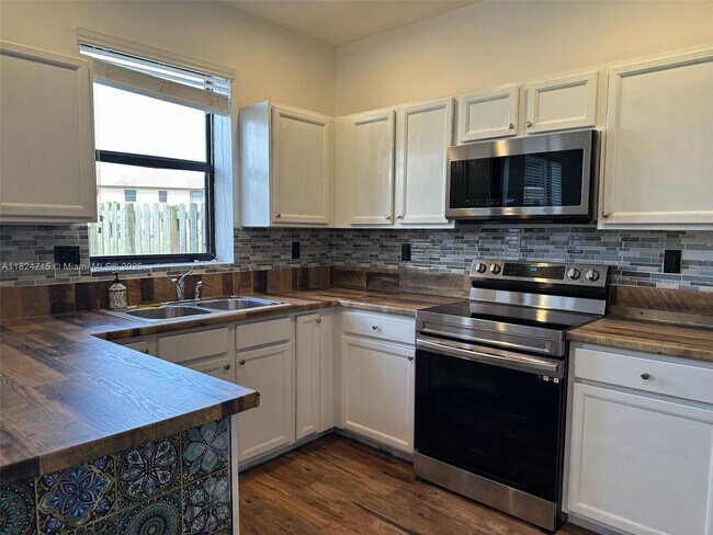 Building Photo - 23983 SW 118 Ave