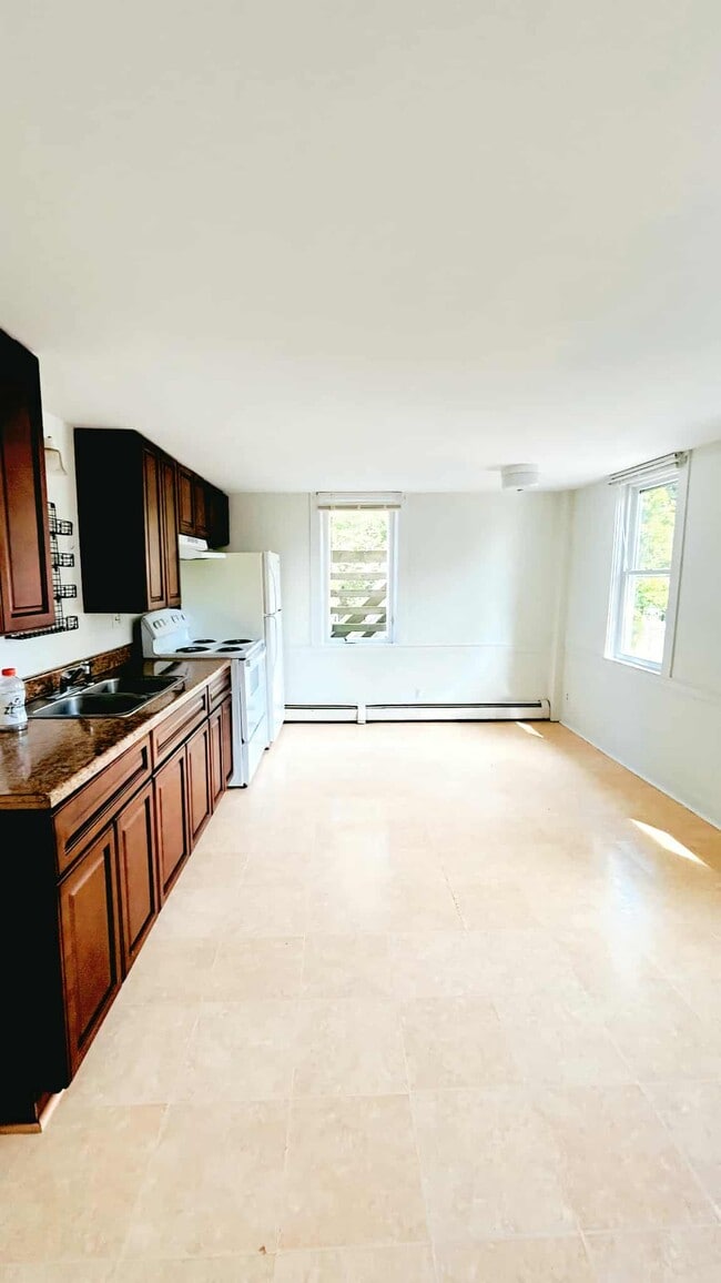 Building Photo - 4 Elm St Ct