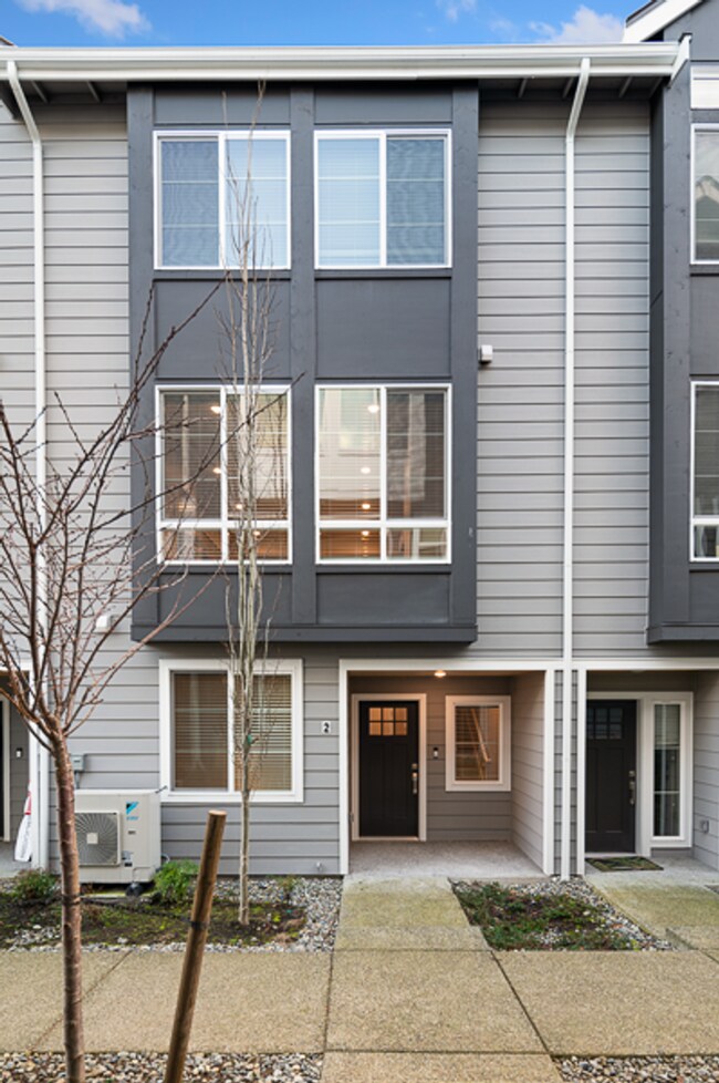 Building Photo - 6636 NE 188th Ct