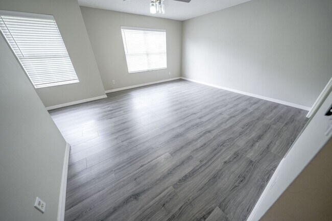 Building Photo - SPACIOUS 4 BEDROOM 2.5 BATH TWO STORY CLERMONT HOME