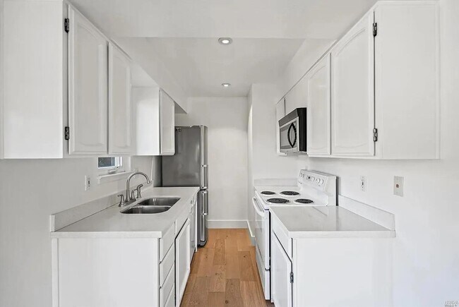 Building Photo - 120 Seminary Dr