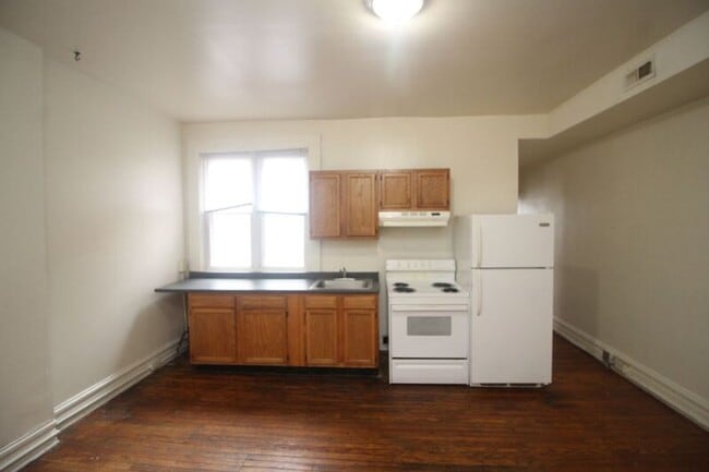 Building Photo - 2630 N Charles St