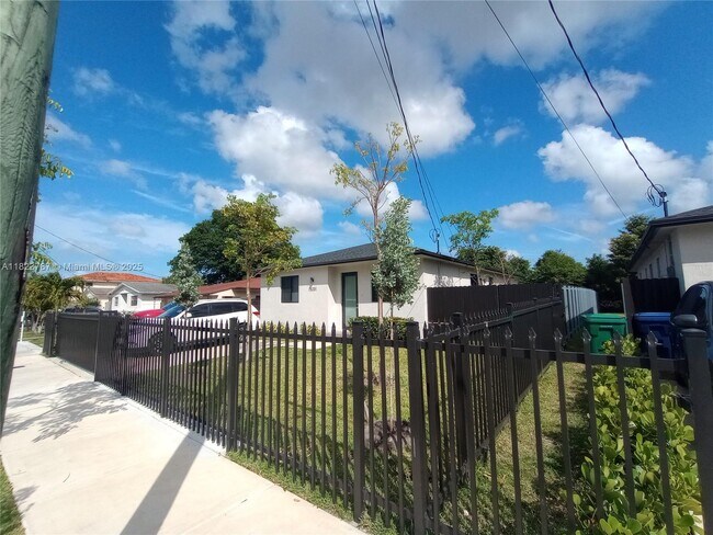 Building Photo - 15221 Railroad Dr