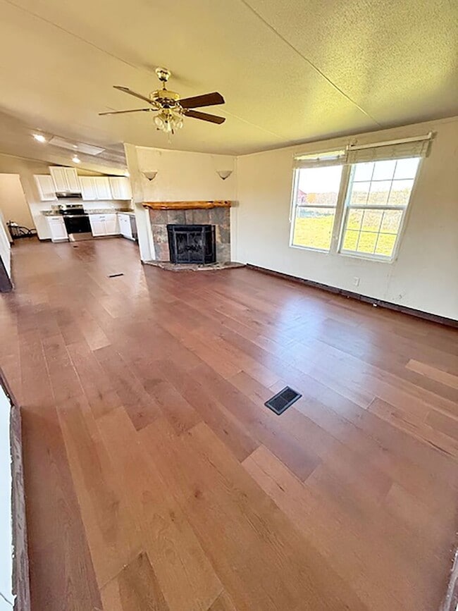 Building Photo - Beautiful 4 Bedroom 2 Bath manufactured home in Rhome Texas on 2 acres.