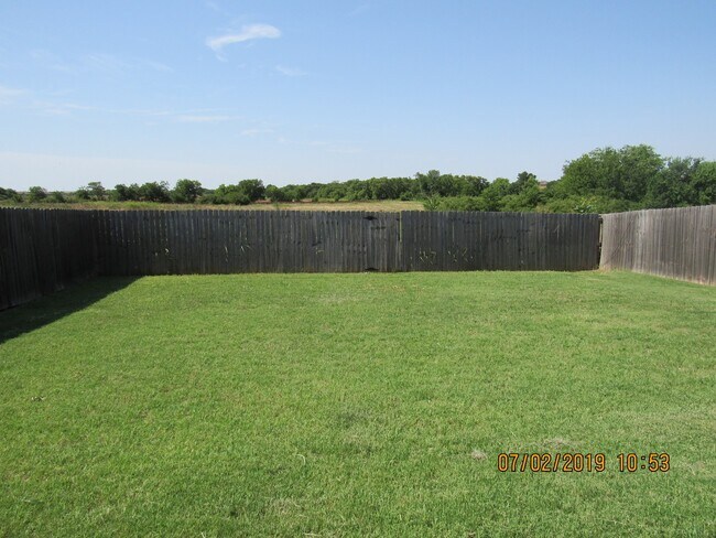 Building Photo - Beautiful home located in the Waterstone area! NO PETS!