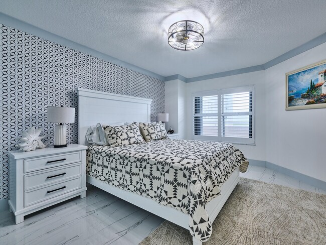 Building Photo - 5051 N Hwy A1A