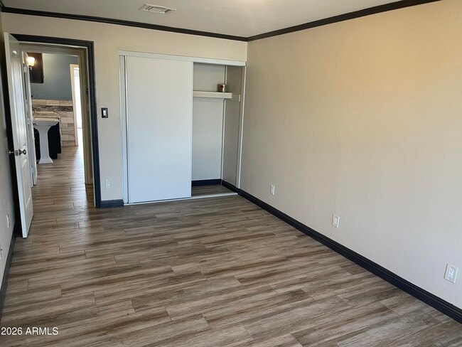 Building Photo - 3511 E Greenway Ln