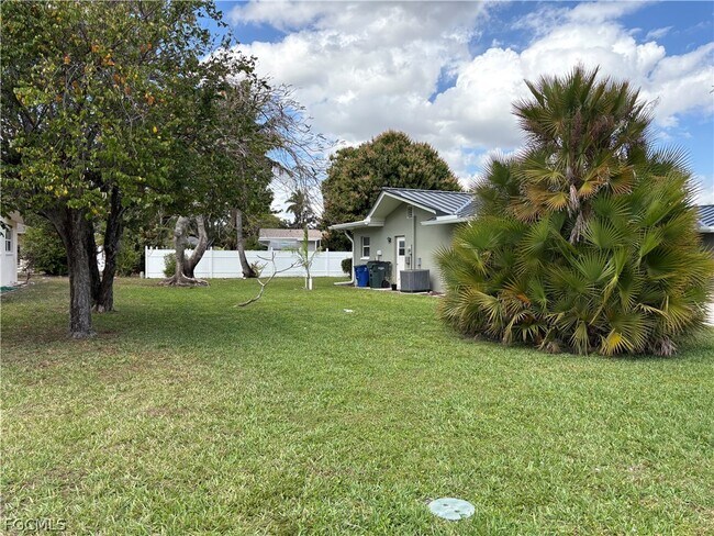 Building Photo - 5652 Eichen Cir