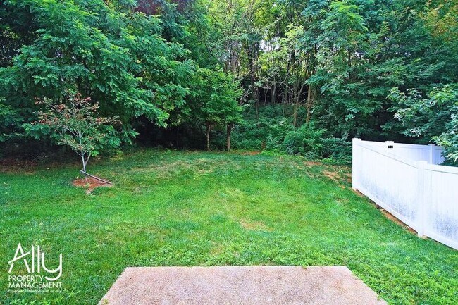 Building Photo - 1610 Kempton Pl