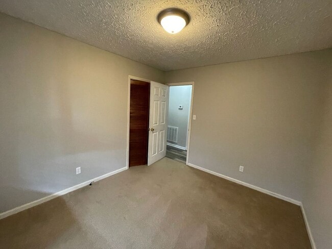 Building Photo - 124 Centerfield Dr