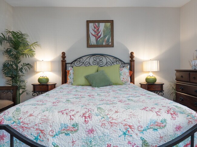 Building Photo - Move in with Zero Deposit! Turnkey Furnish...