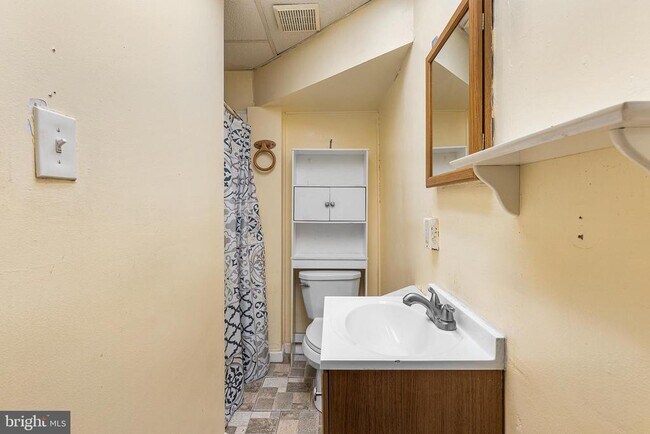 Building Photo - 345 W Mt Pleasant Ave