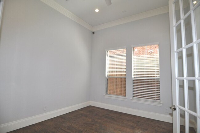 Building Photo - 5318 Longview St