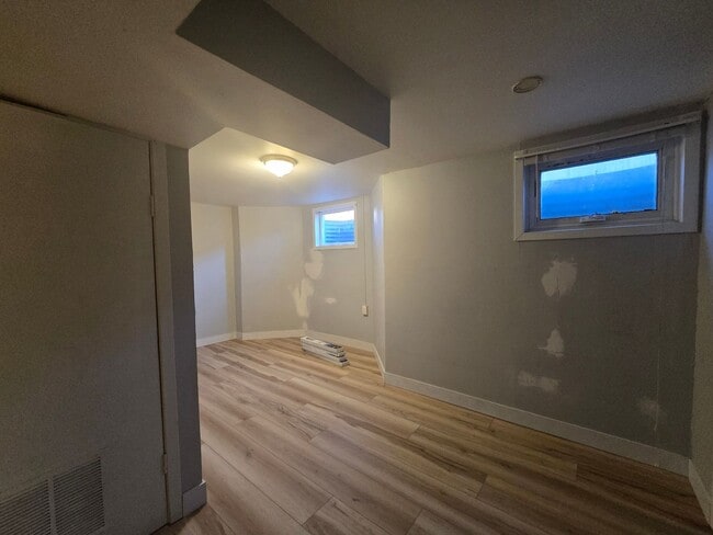 Building Photo - 135 Custer Ave