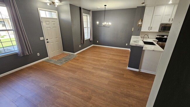 Building Photo - 10991 Oak Grv Cir