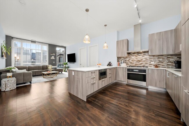 Building Photo - 367 W Locust St