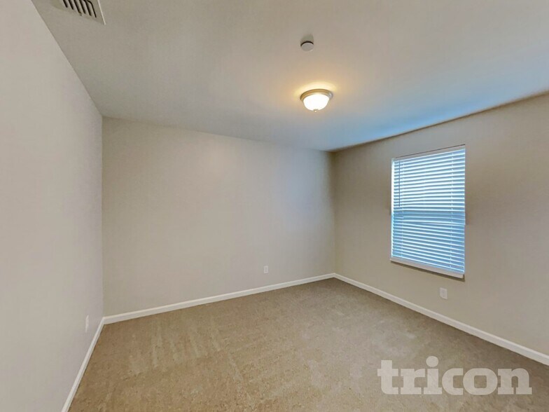 Building Photo - 1348 Creekside Dr