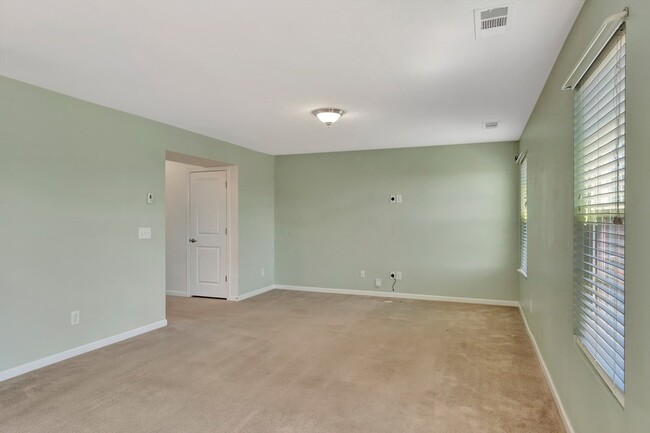 Building Photo - 2576 Jordan Ridge Dr