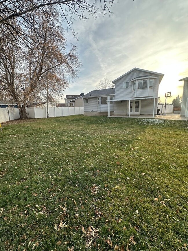 Building Photo - GET $500 OFF THE FIRST MONTHS RENT!!!