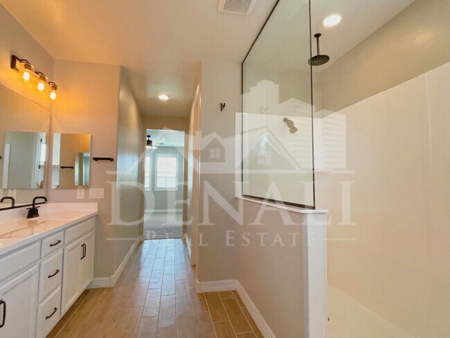 Building Photo - 13648 N 144th Dr