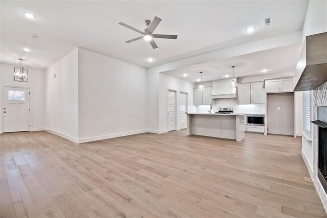 Building Photo - 5 Stoneleigh Ln