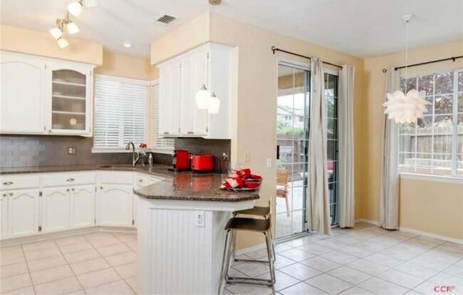 Building Photo - 3 bedroom 2 bath home