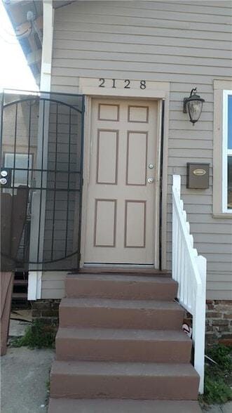 Building Photo - 2128 Clara St