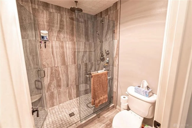 Building Photo - Immaculate Home in a Golf Course Community
