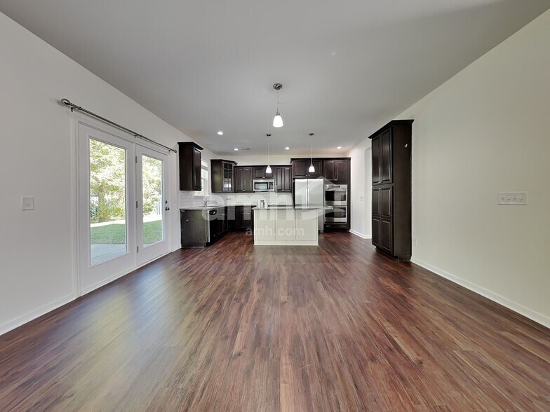 Building Photo - 95 Gentry Way