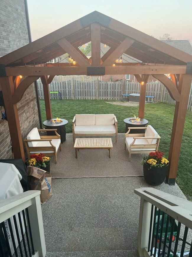 Building Photo - 2046 Lequire Ln