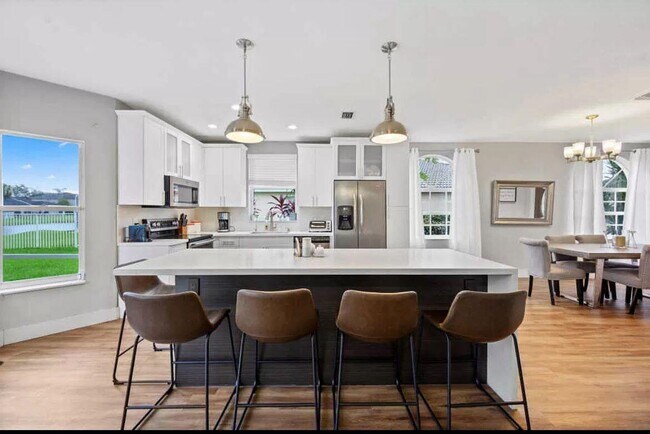 Building Photo - 11185 Grandview Mnr