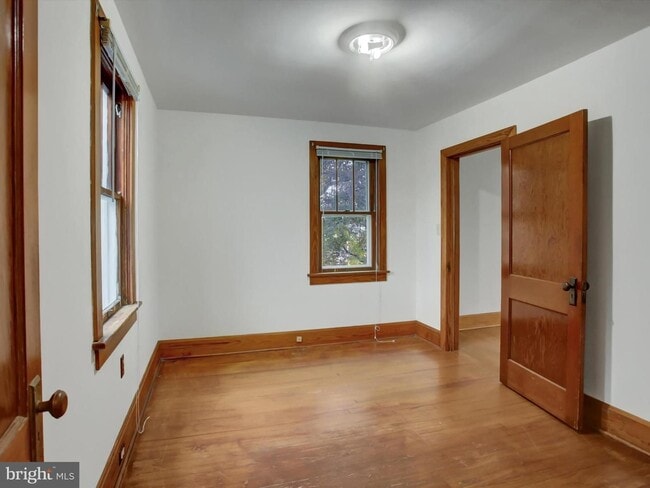 Building Photo - 557 N Franklin St