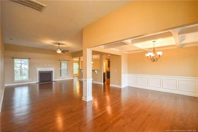 Building Photo - 124 Summer Creek Ln