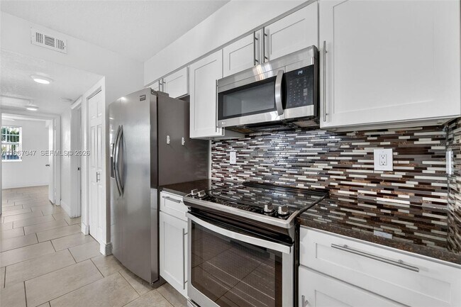 Building Photo - 2841 N Oakland Forest Dr