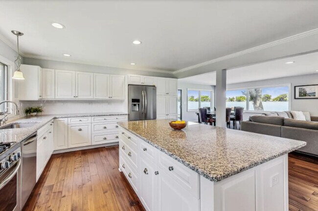 Building Photo - 36856 N Hickory Ct