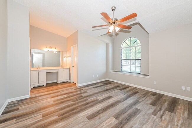 Building Photo - 8026 Fleur De Lis Dr