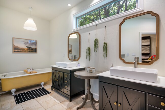 Building Photo - 1815 Lower Valley Rd