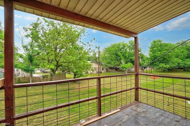 Building Photo - 714 Martindale Rd
