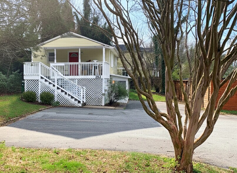 Building Photo - 353 Hillside St