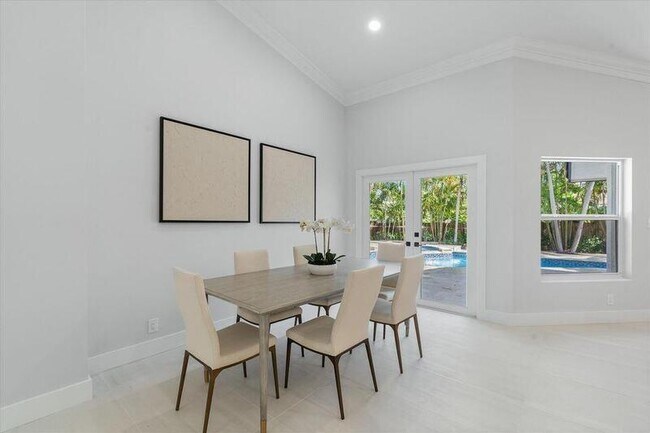 Building Photo - 1132 NE 3rd Ave