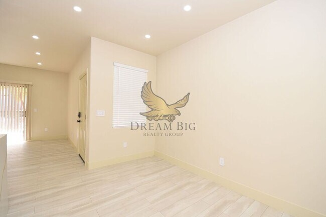 Building Photo - 8000 W Badura Ave