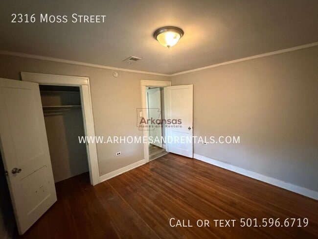 Building Photo - 2316 Moss St