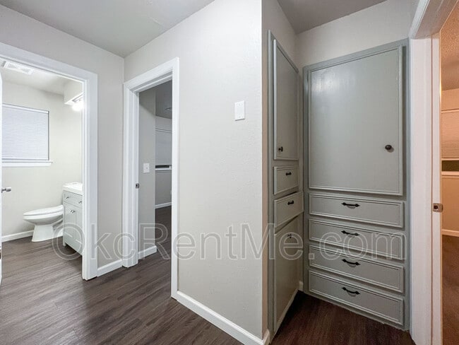 Building Photo - 106 Thompson Dr