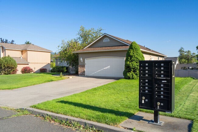 Building Photo - Spacious 4 Bed, 3 Bath Home | Central Vall...