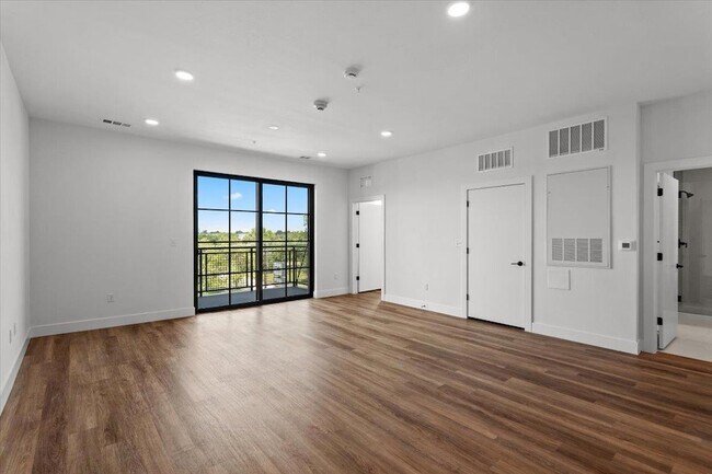 Building Photo - 4315 S Congress Ave