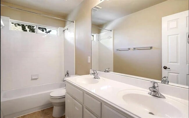 Building Photo - 15904 Double Eagle Dr