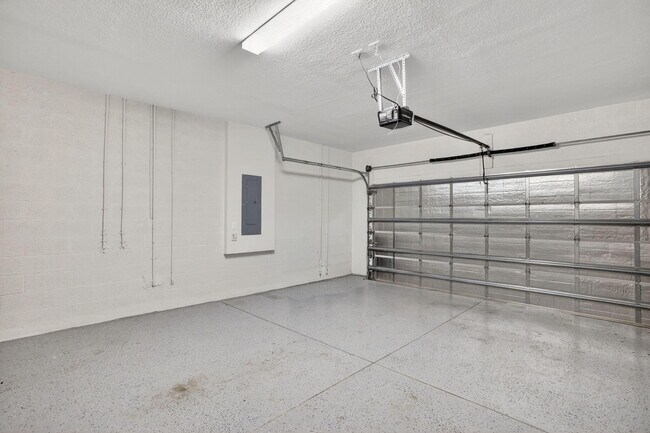 Building Photo - 4651 Pinehurst Trl E