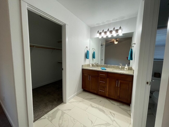 Building Photo - Newer 3 Bed 2 Bath Home In New Sutherlin D...
