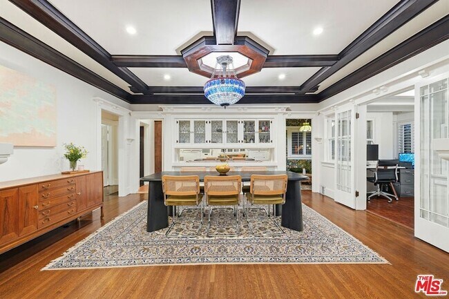 Building Photo - 1458 W 48th St