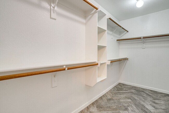 Building Photo - Amazing Rental Home- 3 Bed, 2 Bath Home in...